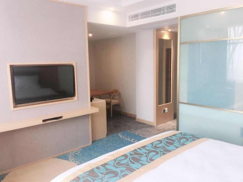 Deluxe Queen Room - Photo 3