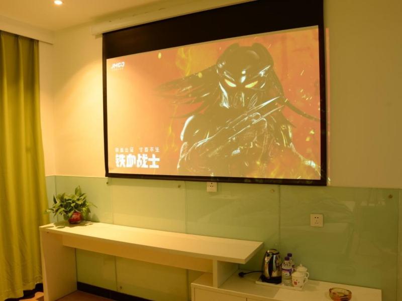 Superior Queen Room with Movie - Photo 1