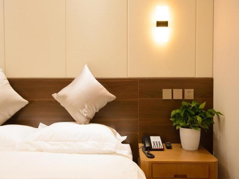 Deluxe Suite - Photo 16