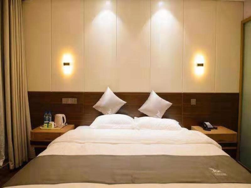 Deluxe Suite - Photo 10
