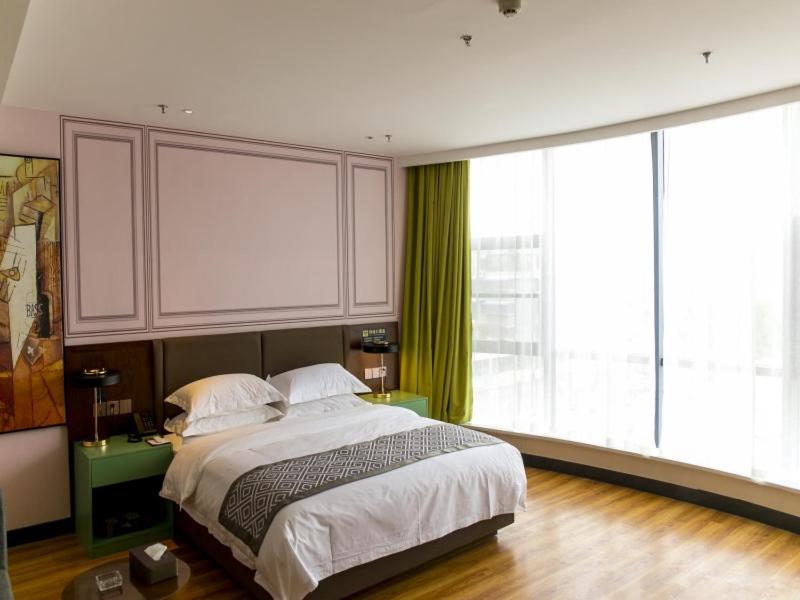 Deluxe Queen Room photo 3