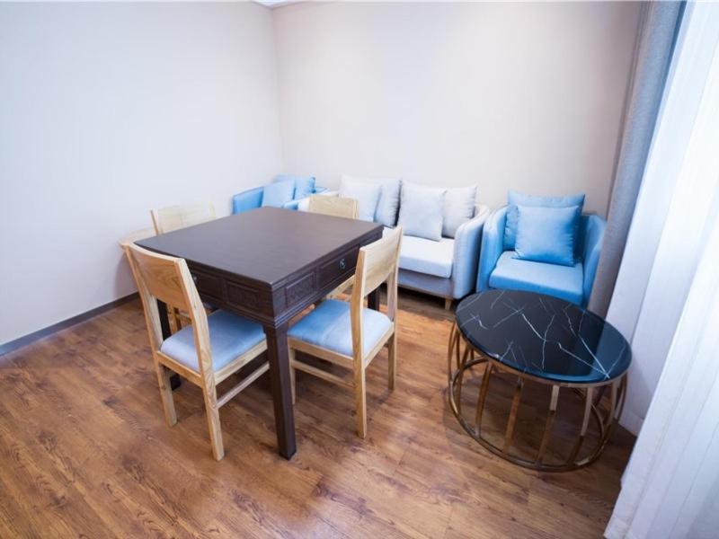 Business Suite - Photo 3