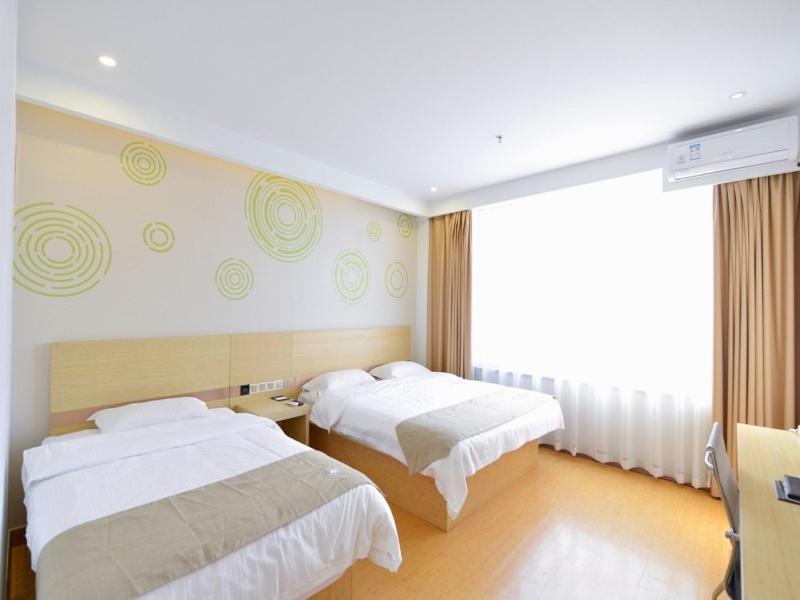 Twin Room - Photo 5