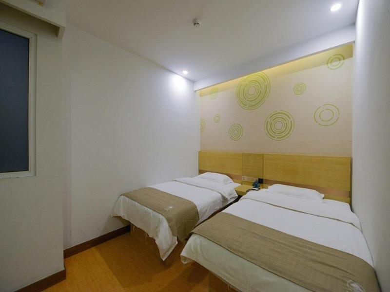 Twin Room - Photo 9