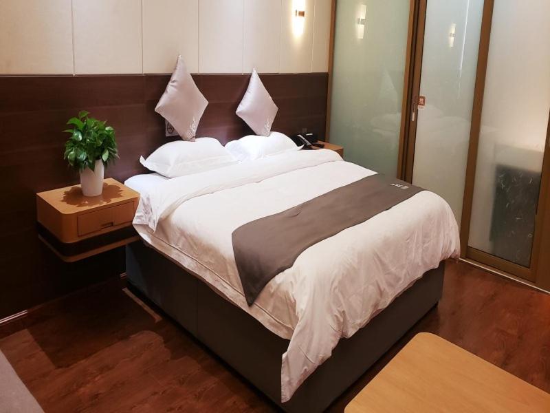 Deluxe Suite - Photo 19