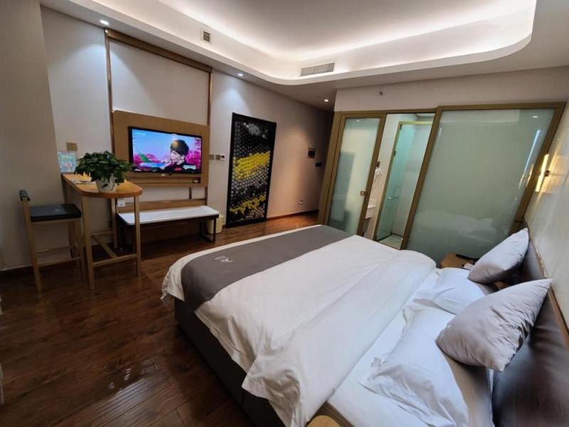 Deluxe Suite - Photo 5