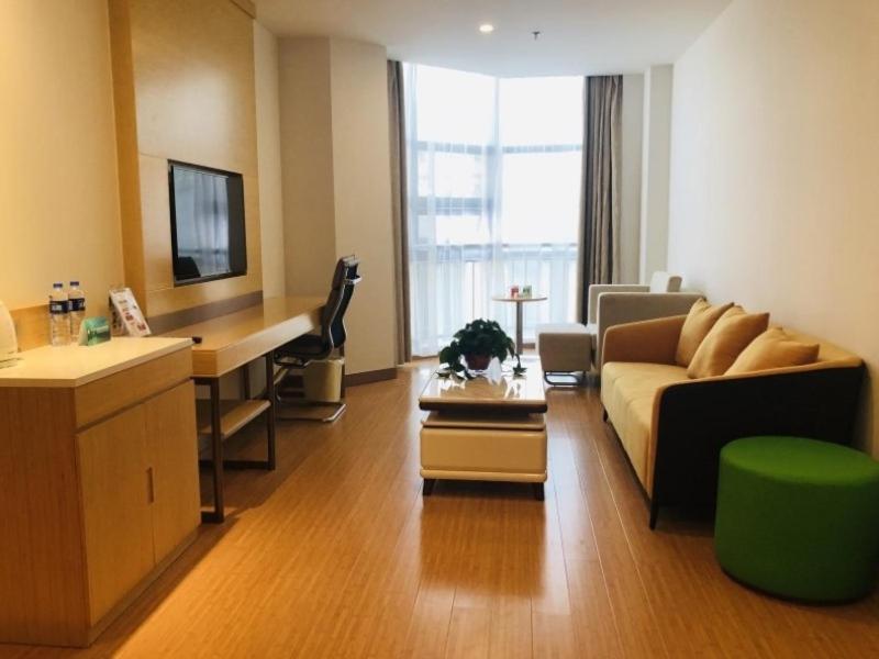 Suite - Photo 2