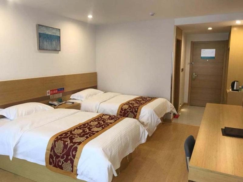 Scenic Twin Room photo 2