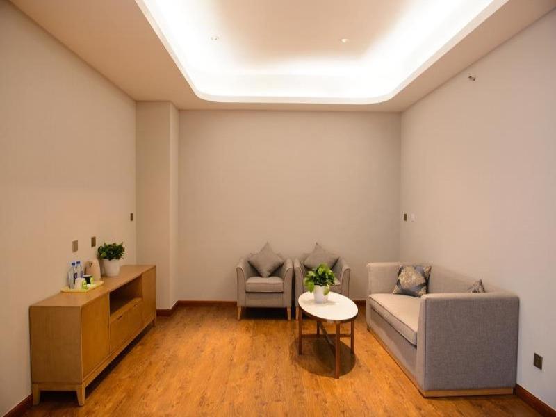 Deluxe Suite - Photo 7