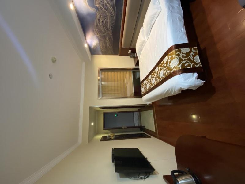 Mainland Chinese Citizens - Business Queen Room - Photo 1