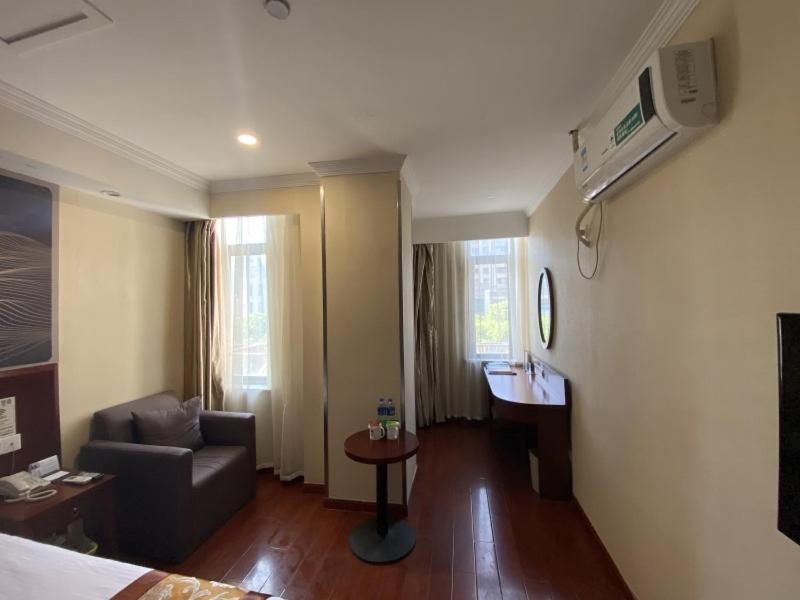Mainland Chinese Citizens - Business Queen Room - Photo 4
