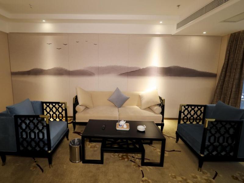 Deluxe Suite photo 1