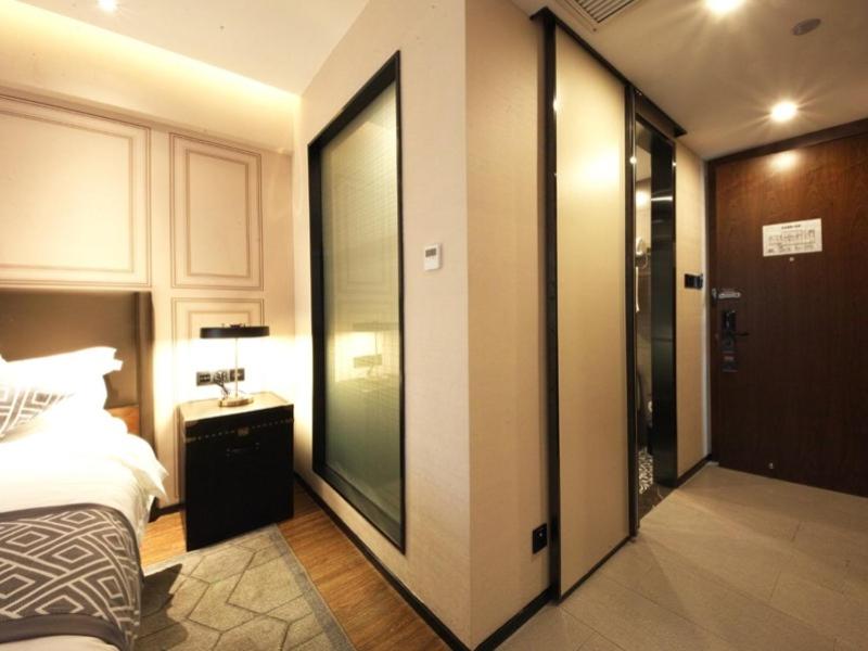 Deluxe Queen Room - Photo 4