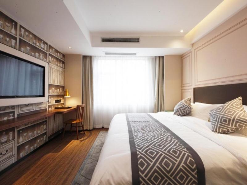 Deluxe Queen Room - Photo 2