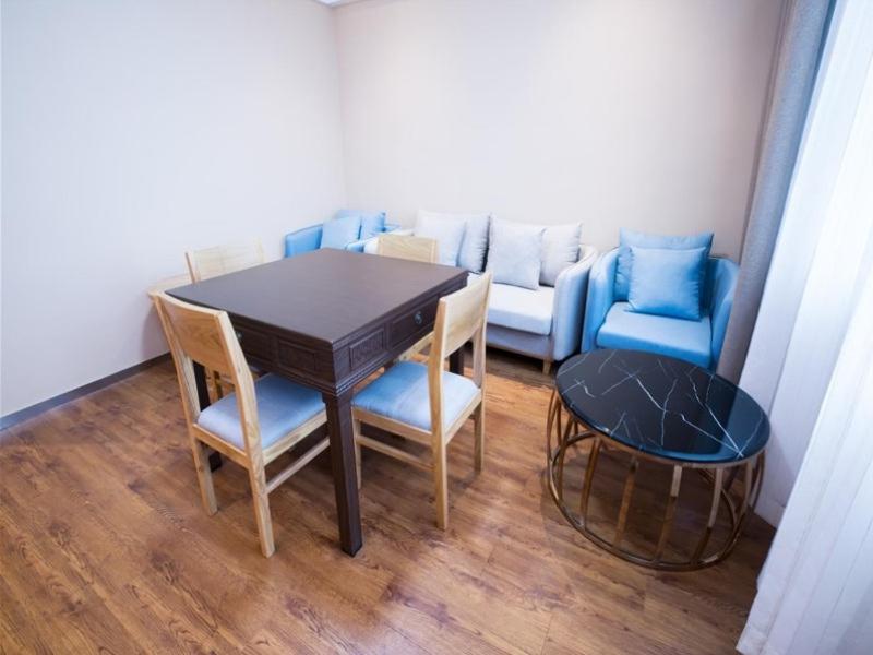 Business Suite - Photo 5