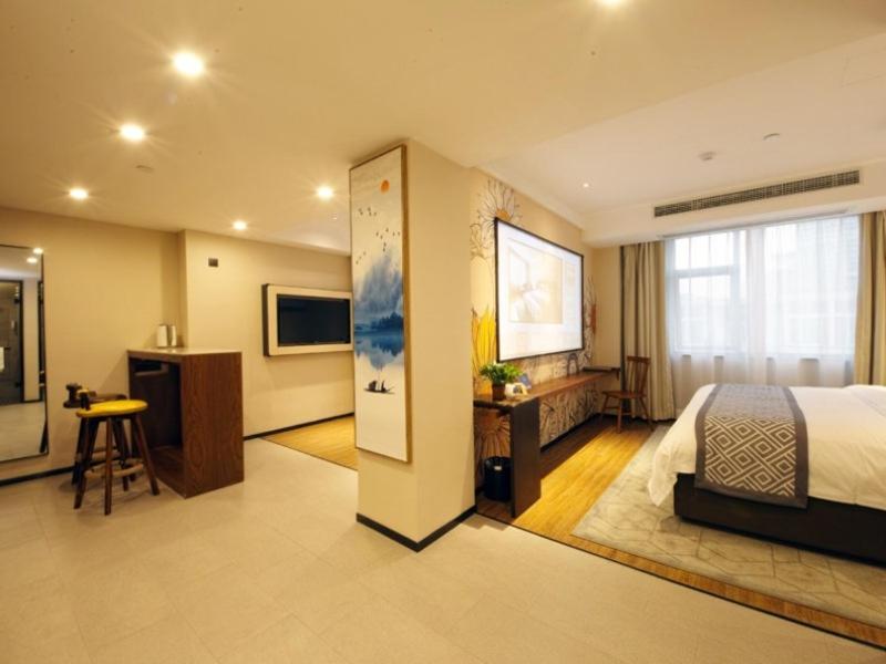 Deluxe Queen Room - Photo 1