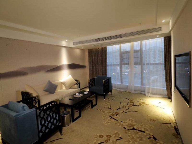 Deluxe Suite photo 2