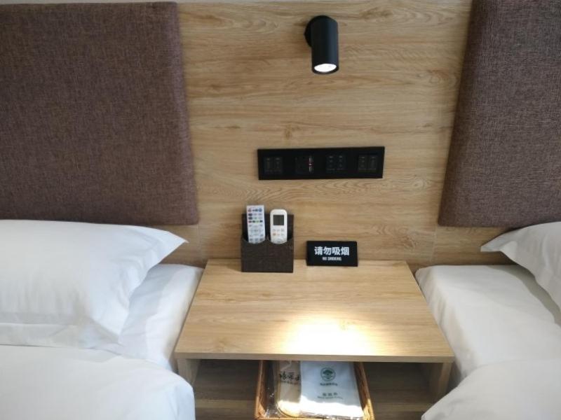 Standard Twin Room - Photo 13