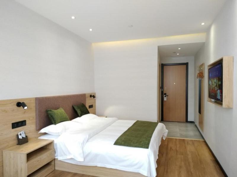 Standard Twin Room - Photo 10
