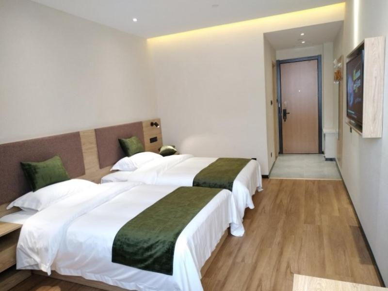 Standard Twin Room - Photo 11