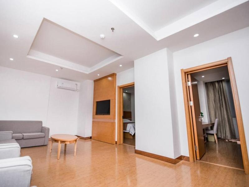 Suite - Photo 4