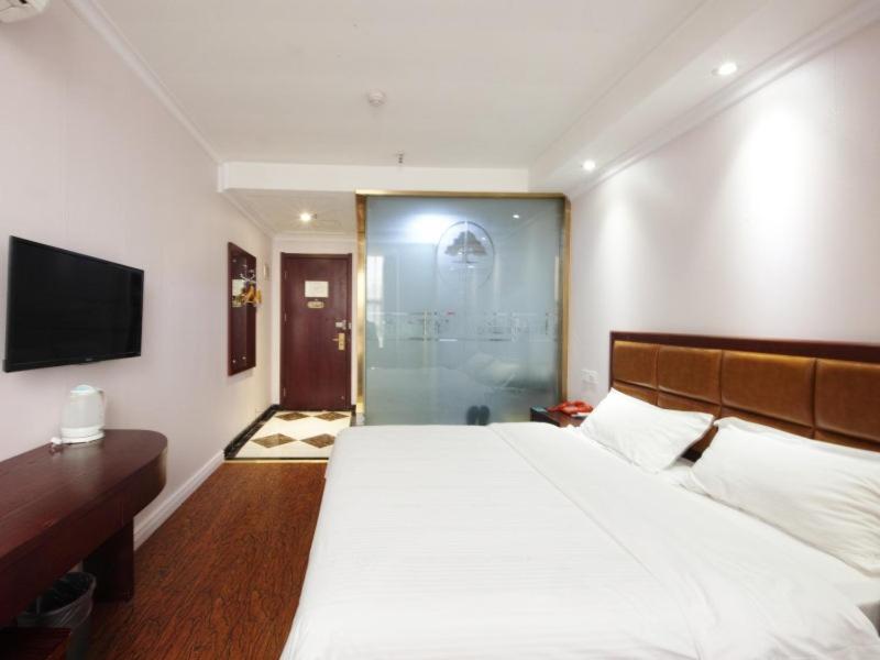 Mainland Chinese Citizens - Deluxe Queen Room photo 1