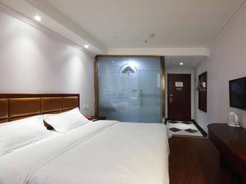 Mainland Chinese Citizens - Deluxe Queen Room photo 3