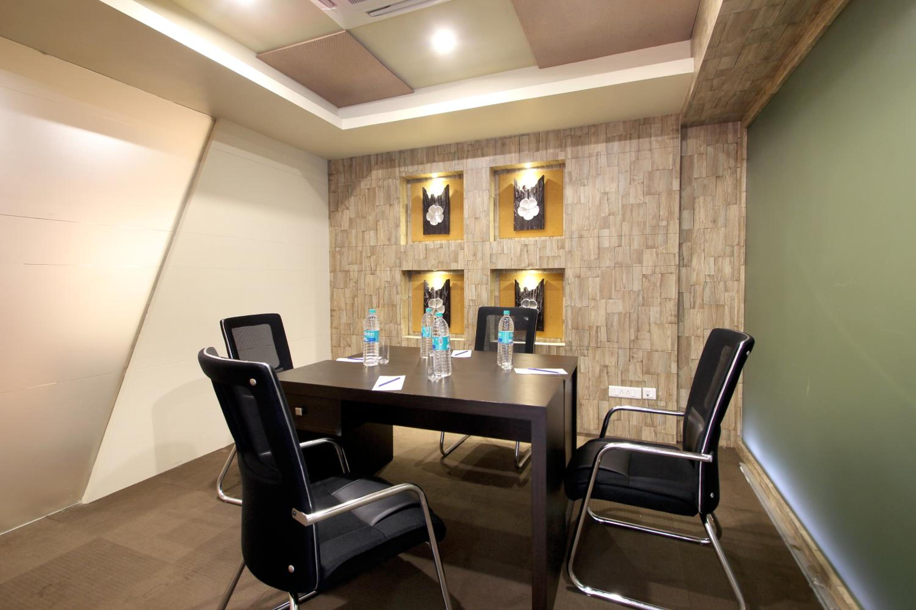 Suite - Photo 5