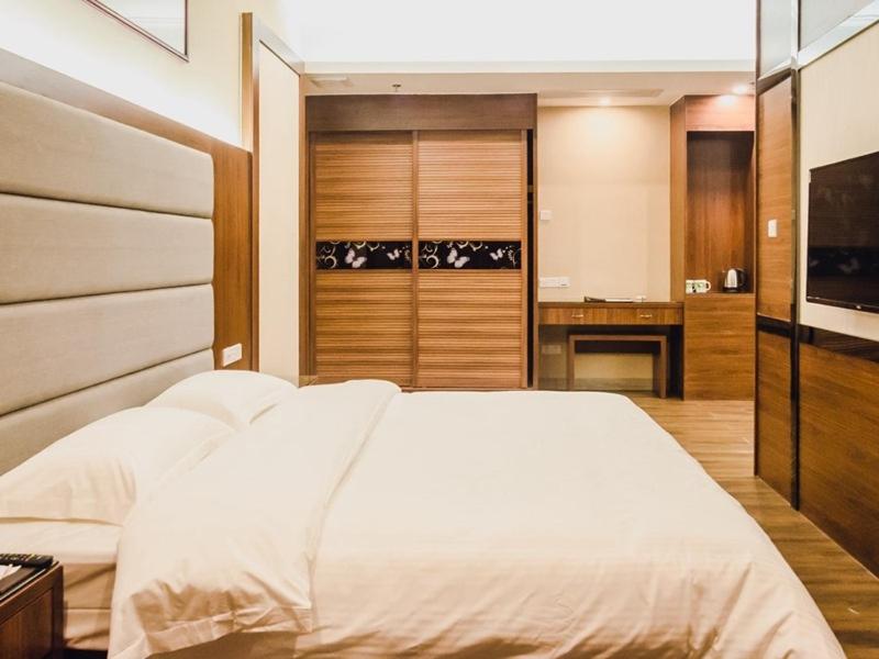 Mainland Chinese Citizens - Deluxe Queen Room photo 3
