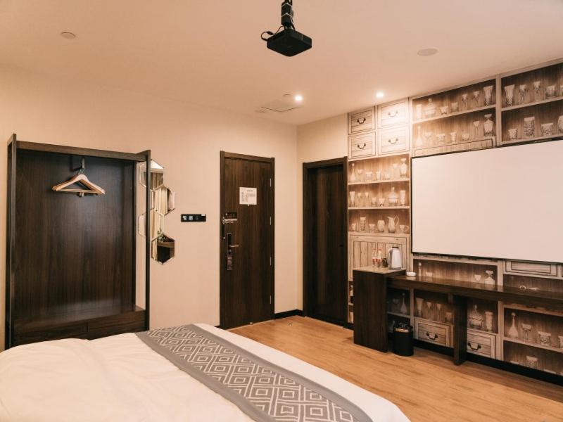 Standard Family Room photo 2