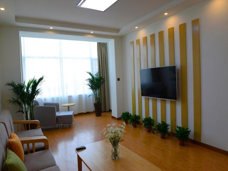 Suite - Photo 2