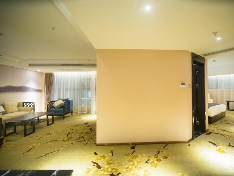 Deluxe Suite photo 3