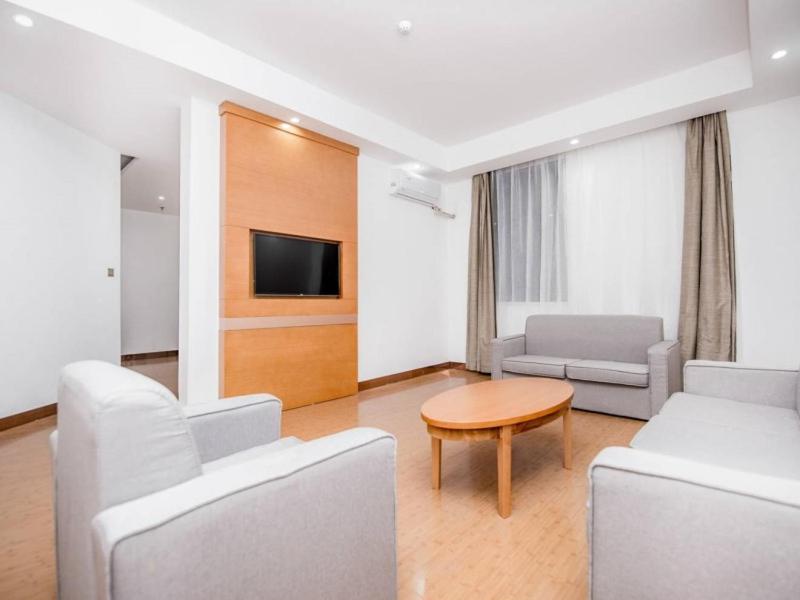 Suite - Photo 2