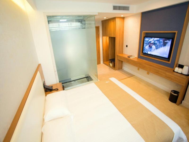 Superior Queen Room