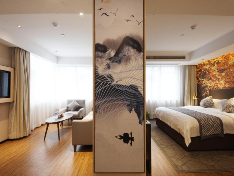 Deluxe Queen Room - Photo 12
