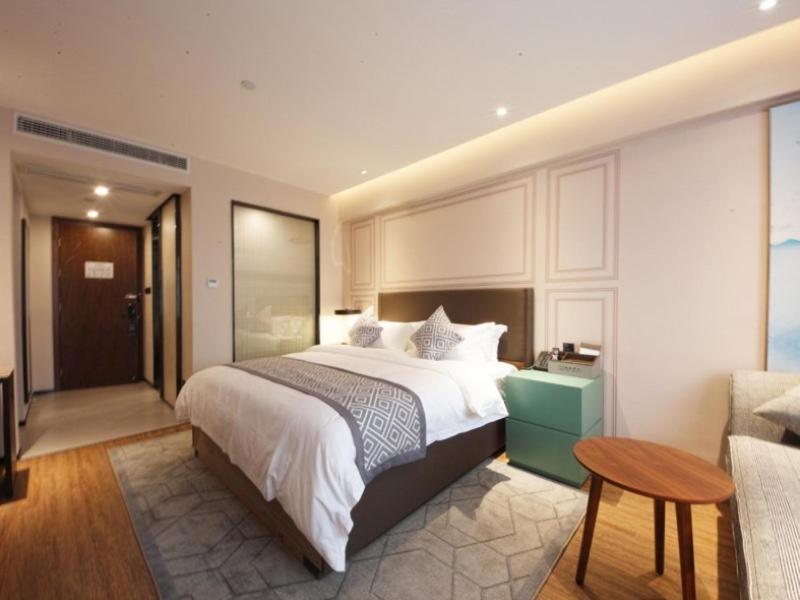 Deluxe Queen Room - Photo 3