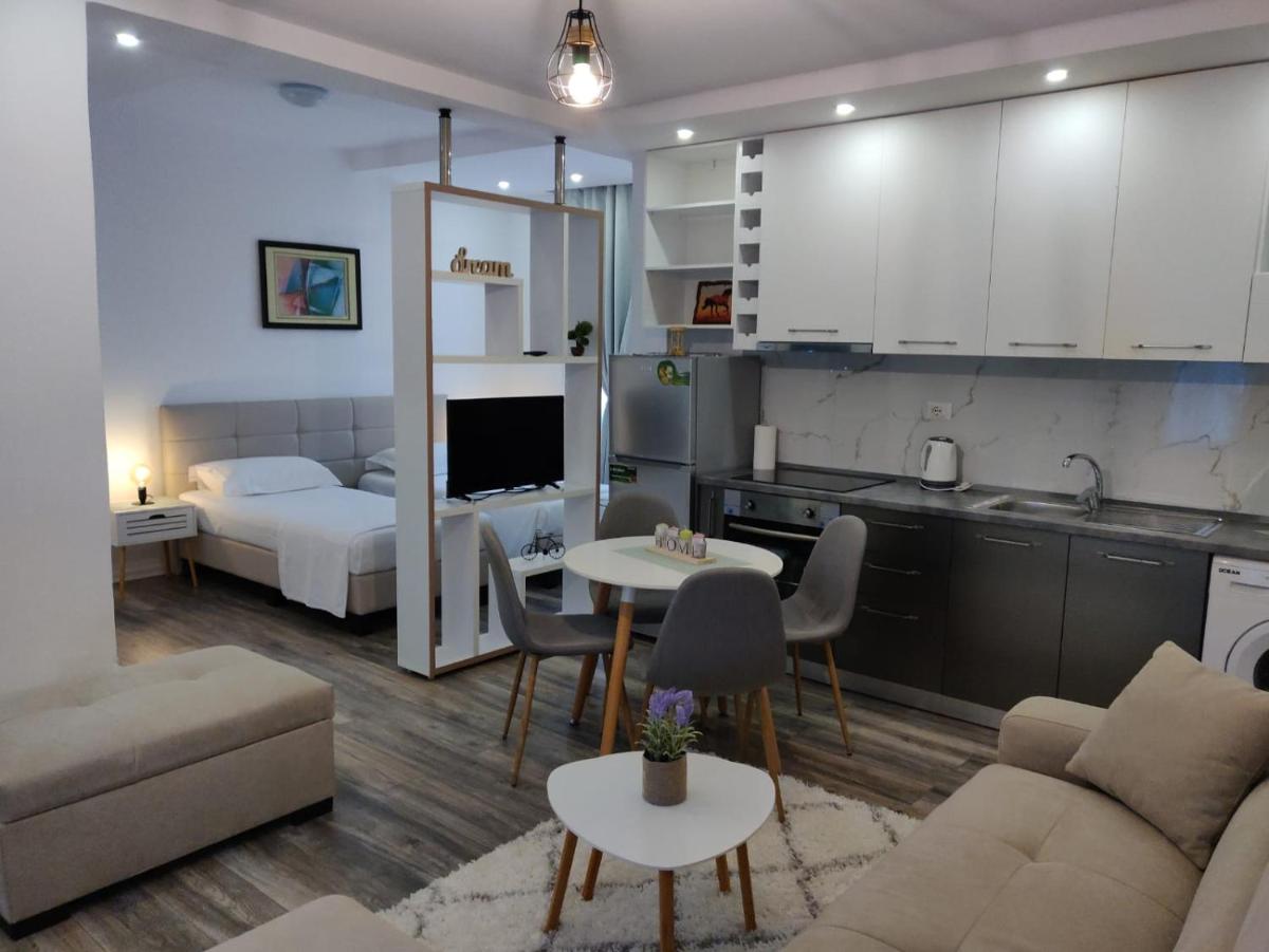 One-Bedroom Apartment photo 1