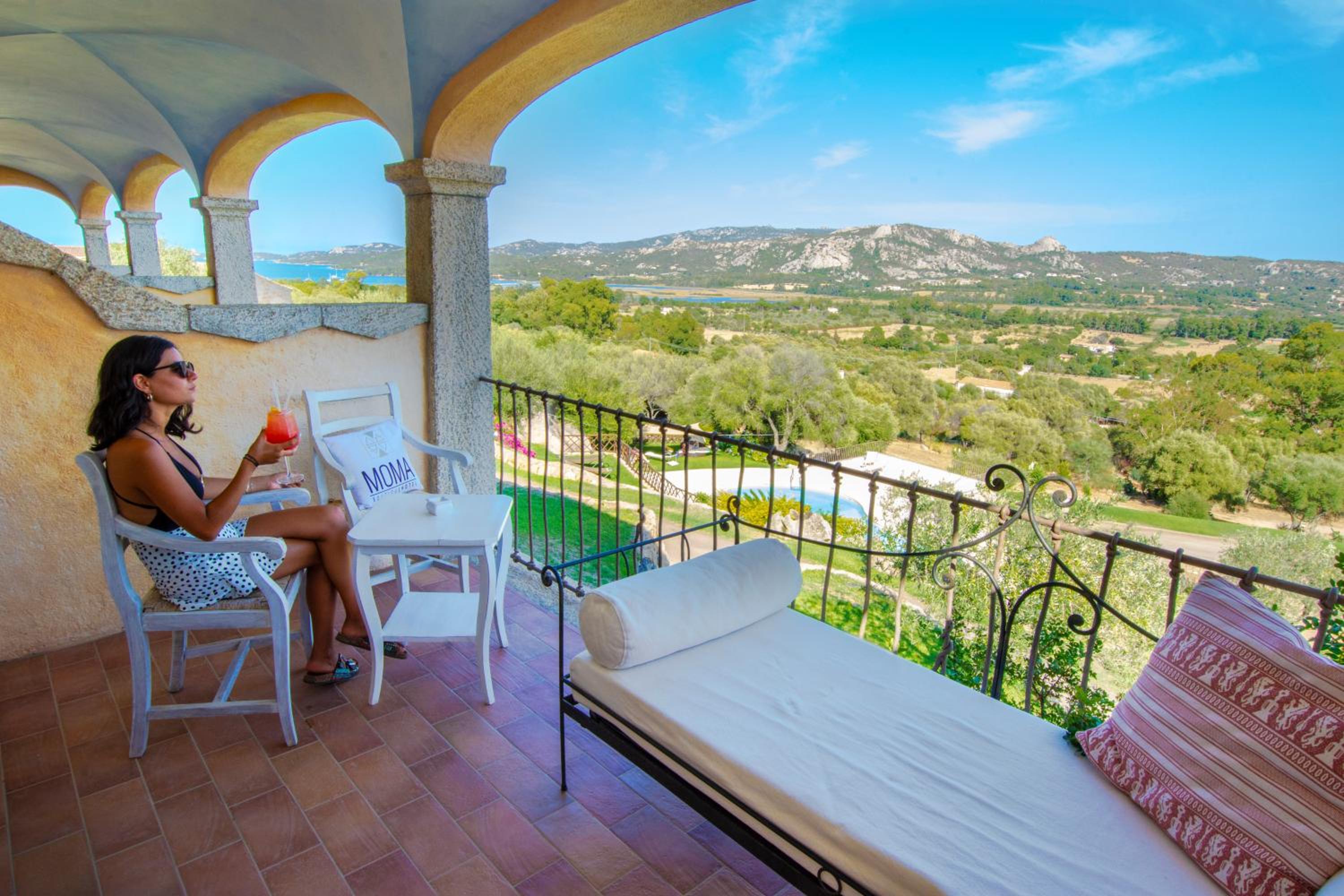Deluxe Double Room with Balcony - Photo 9