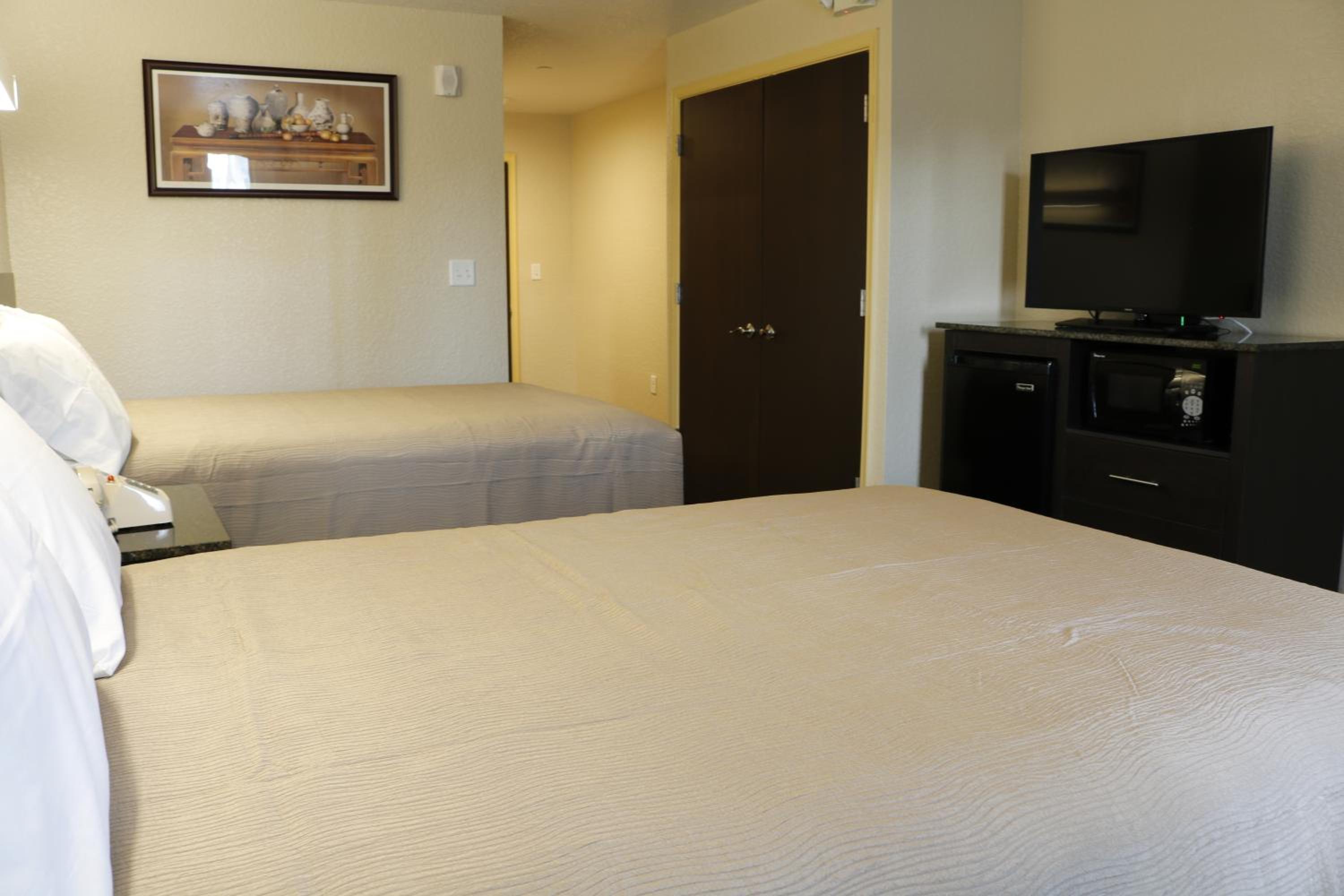 Double Room - Disability Access photo 3