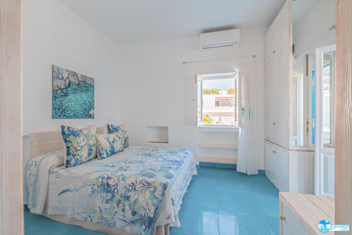 Double Room with Balcony and Sea View