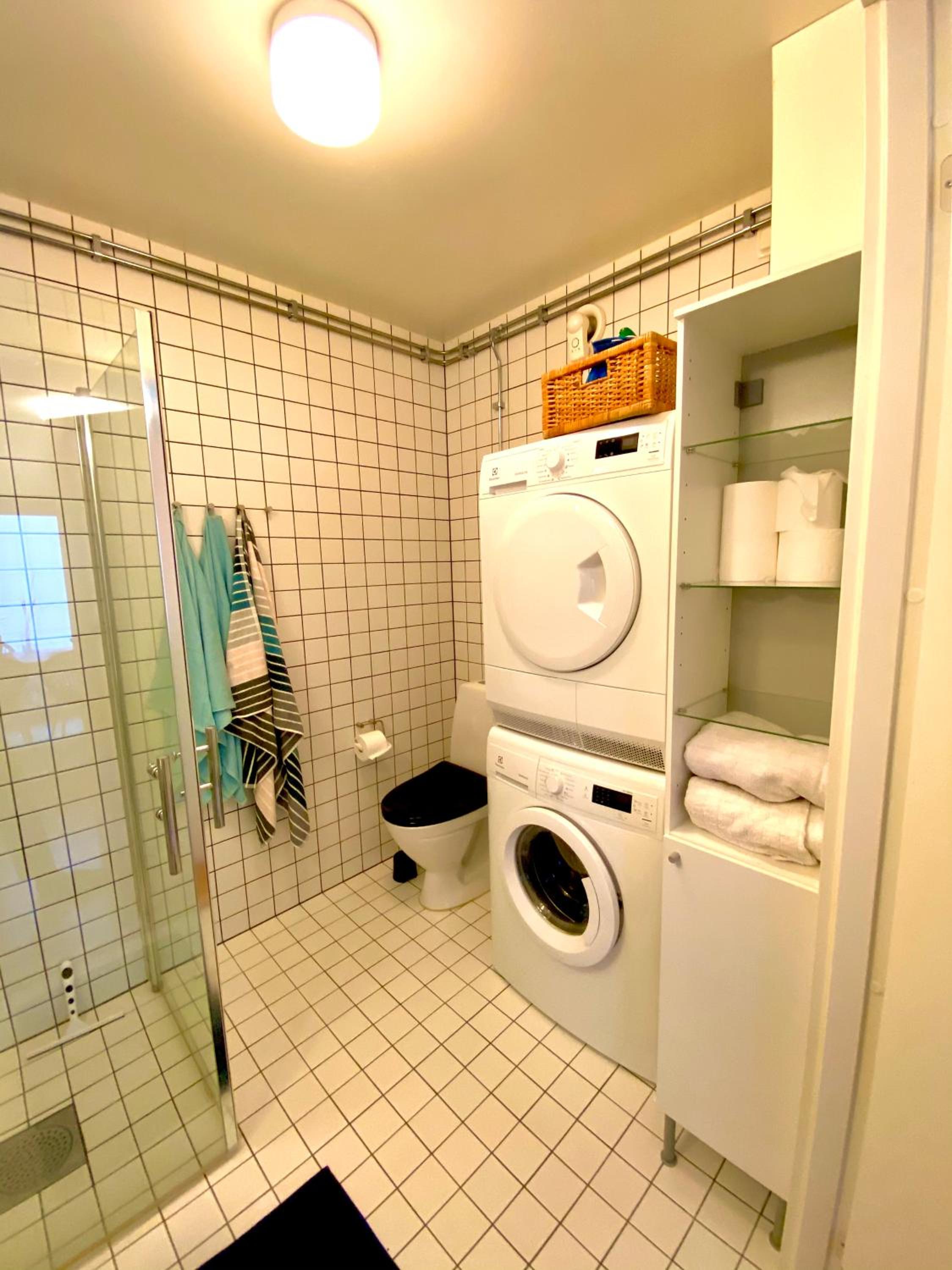 Two-Bedroom House - Photo 32