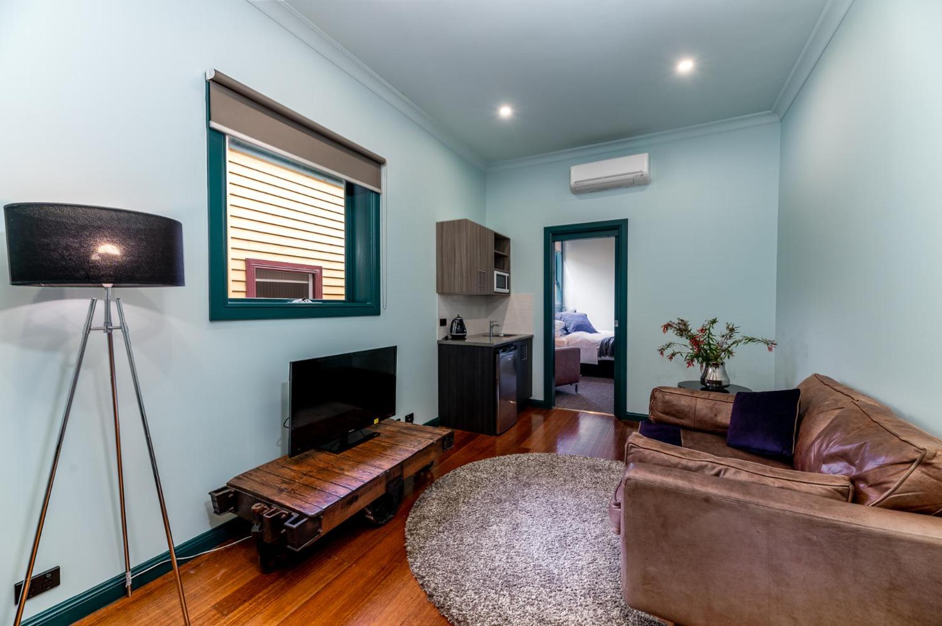 One-Bedroom Apartment photo 2