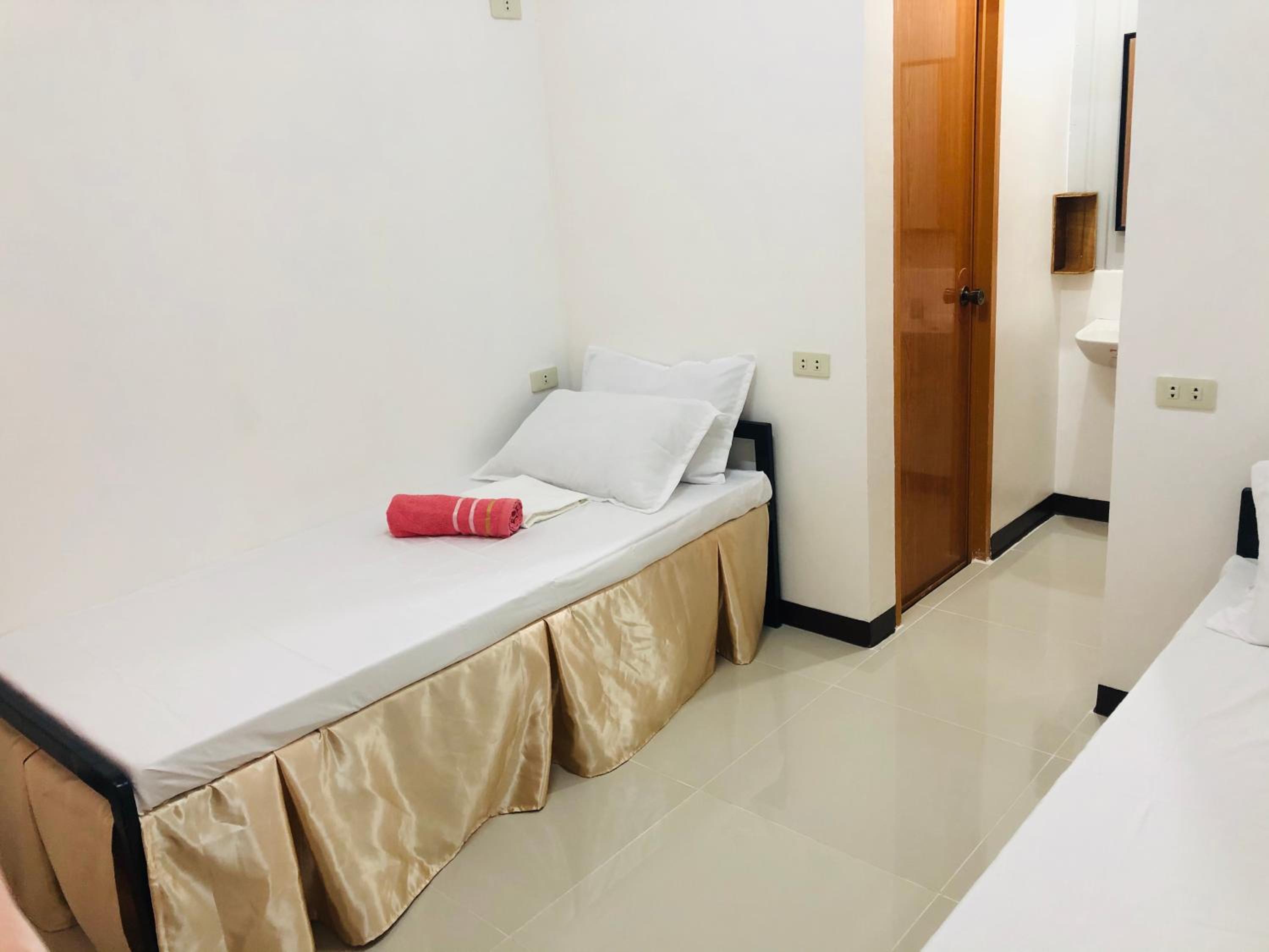Twin Room with Private Bathroom photo 2