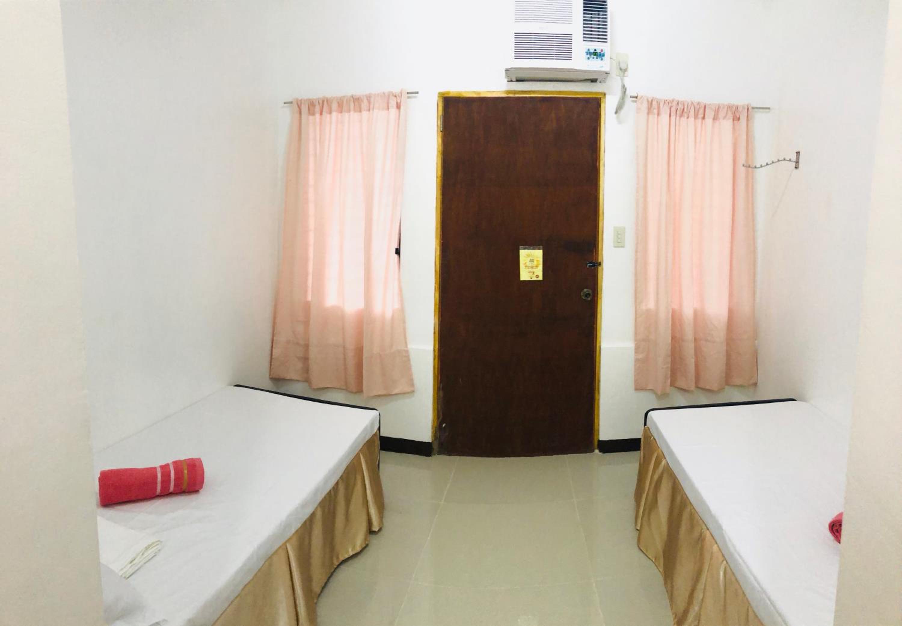 Budget Twin Room photo 2
