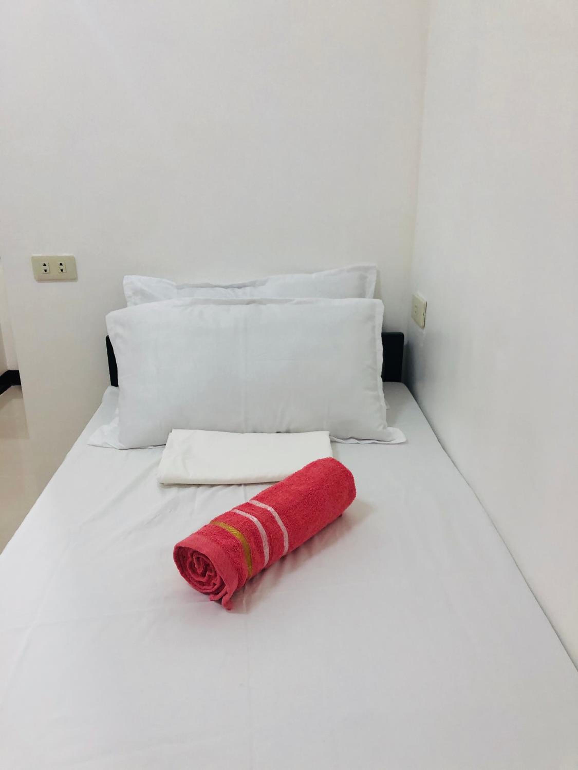 Twin Room with Private Bathroom photo 2