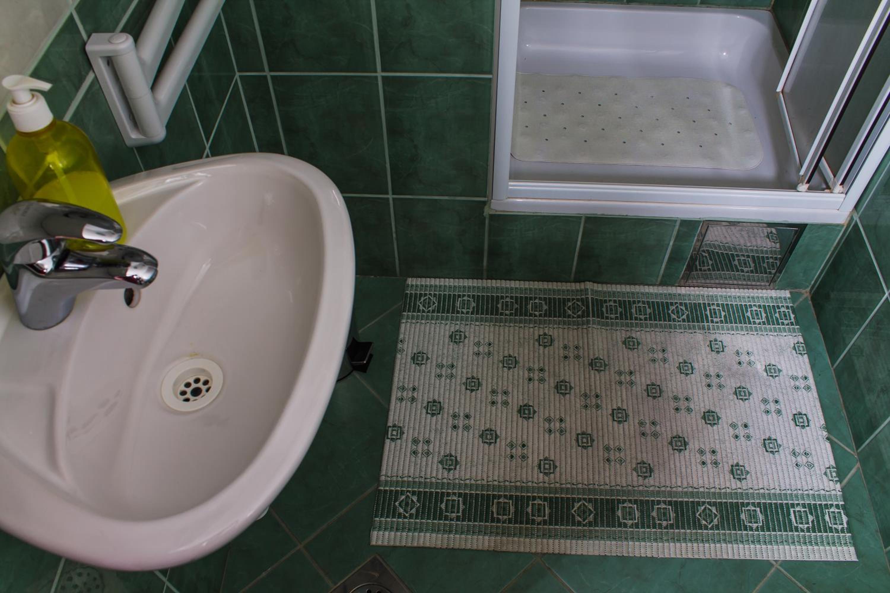 Double Room - Photo 7