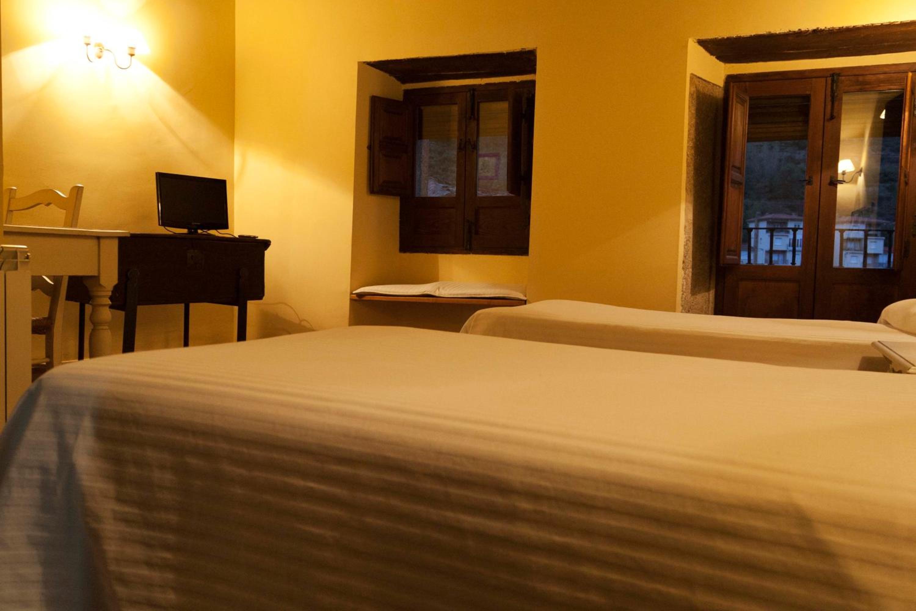 Twin Room with Balcony photo 3