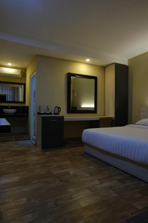 Deluxe Queen Room - Photo 1
