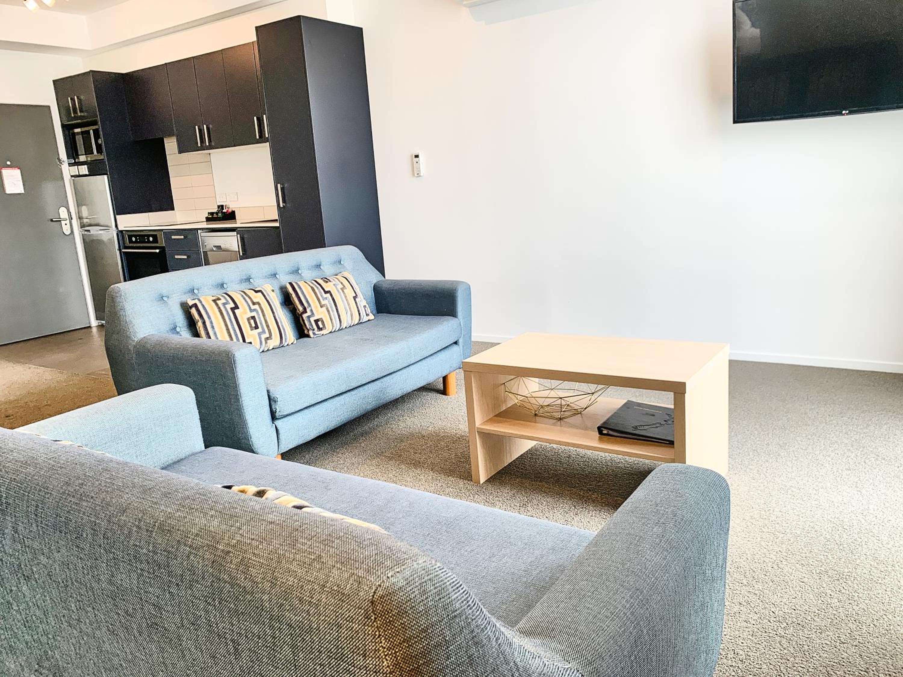 Two-Bedroom Apartment - Non-Smoking thumbnail 5