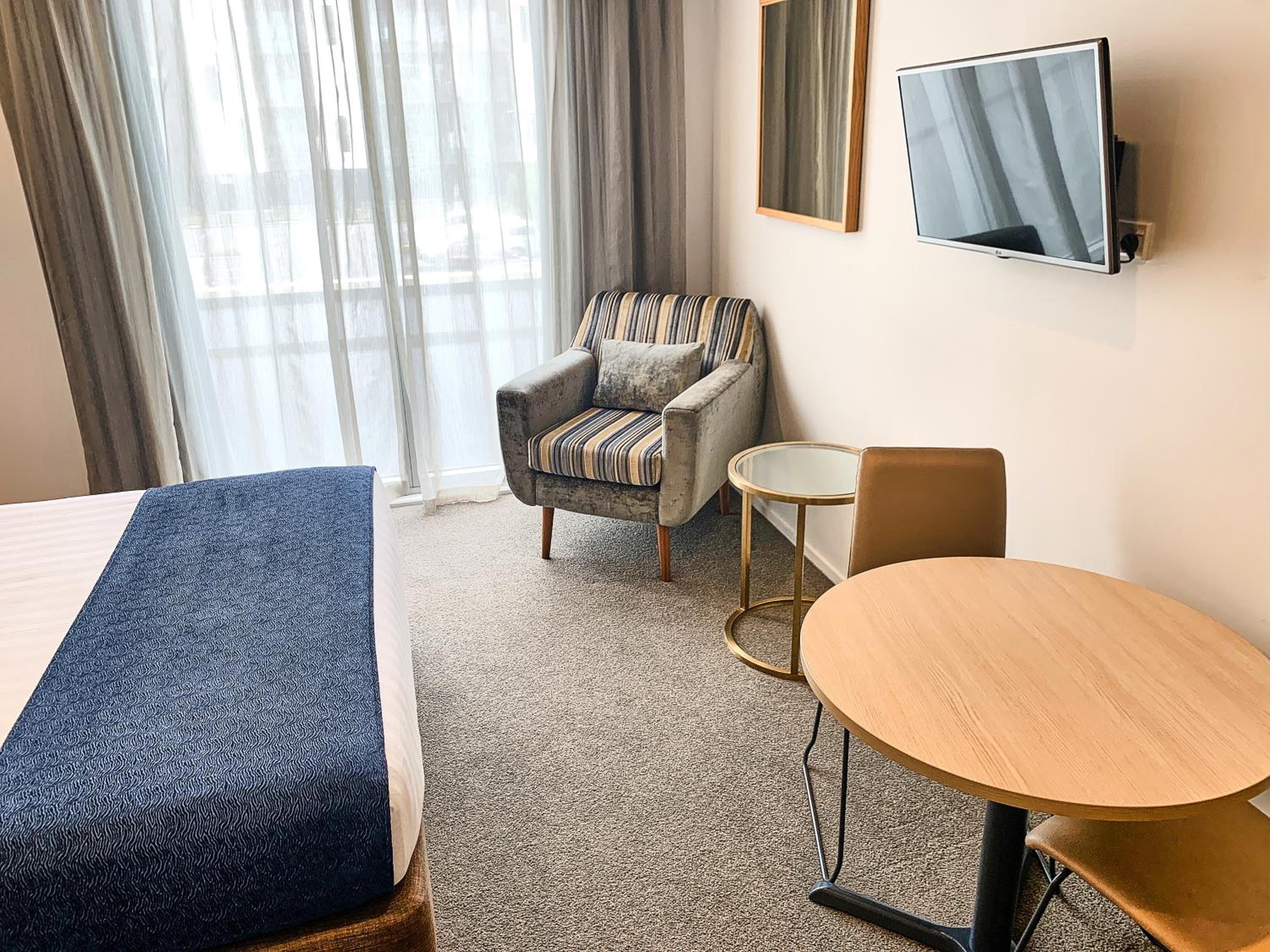 Available room thumbnail 6